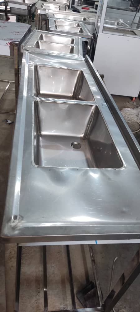 خدمات تولیدی تجهیزات آشپزخانه آریانا صنعت در قم